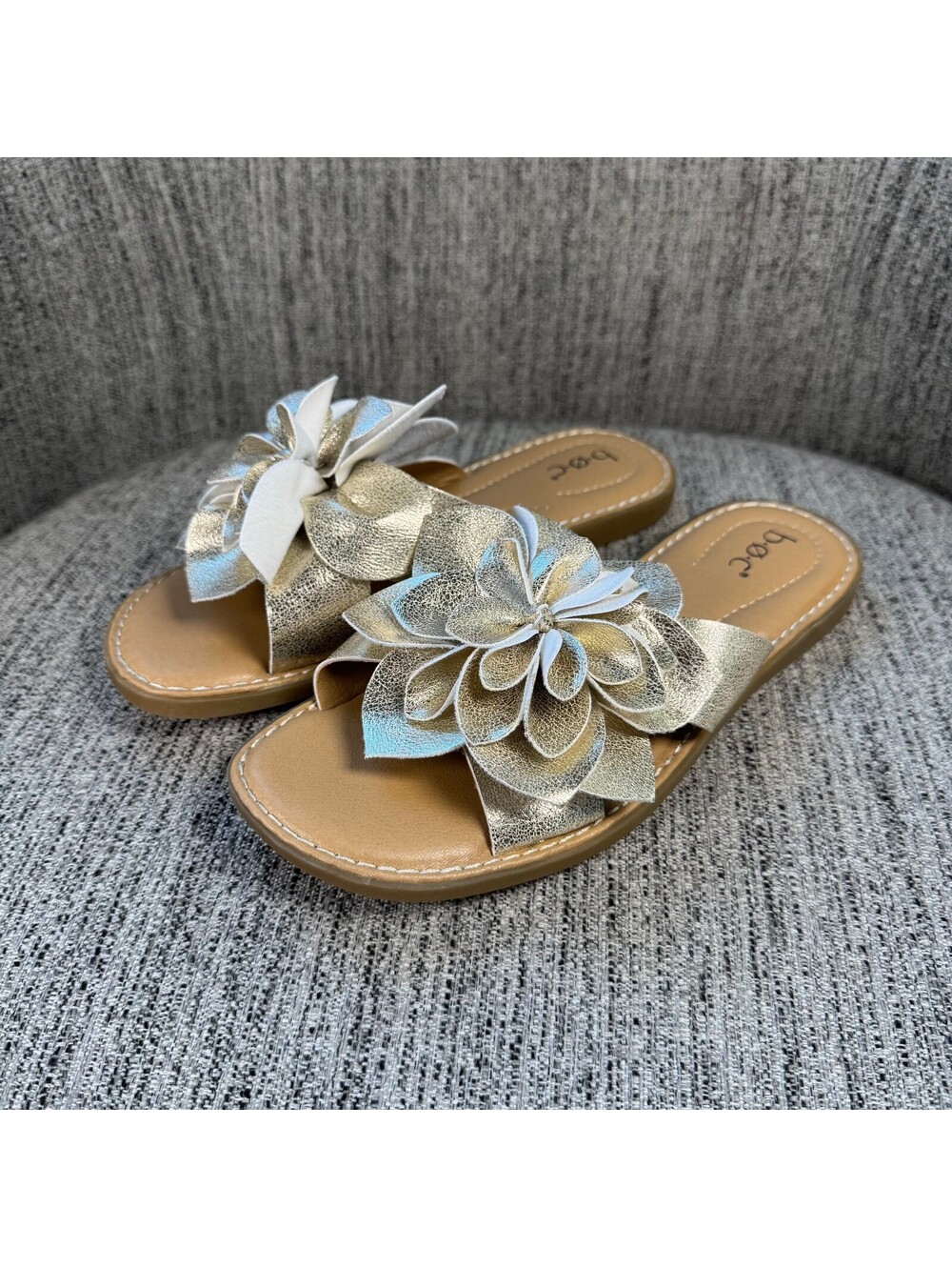 b.o.c. Born Concept Gold Metallic Floral Flower Slide Sandals NEW Womens 8